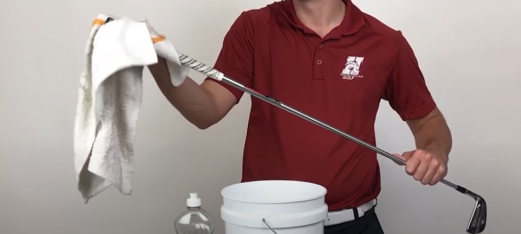clean the golf iron grip